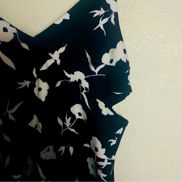 Soprano Cut-out Black/White Floral Dress NWT Size: M - Picture 2 of 6